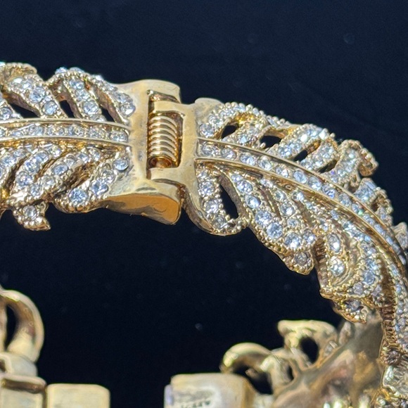 J.‎ CREW Pave Feather Hinged Bangle Gold Ivory Crystal Floral Bracelet Preppy - Picture 7 of 13